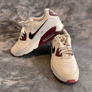 Women’s Airmax size 9